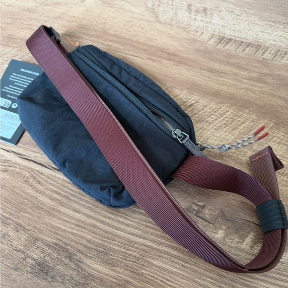 Bellroy Lite bag 1.8 liters NWT (limited edition color-way) - Picture 2 of 5